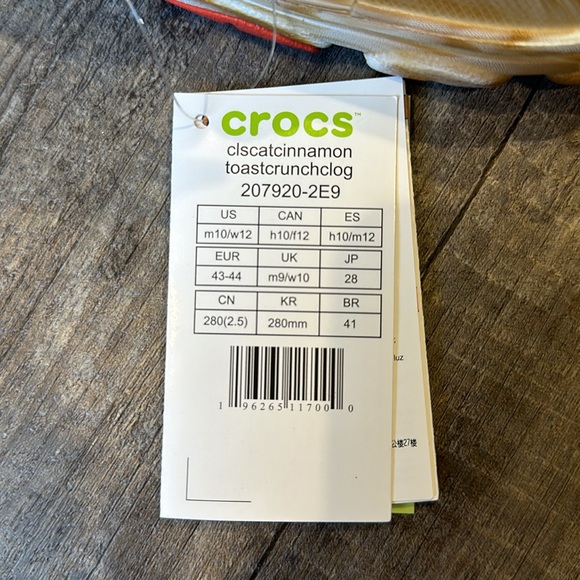 NWT Limited Edition BRAND NEW Cinnamon Toast Crunch Crocs Size M10/W12 - Picture 4 of 9